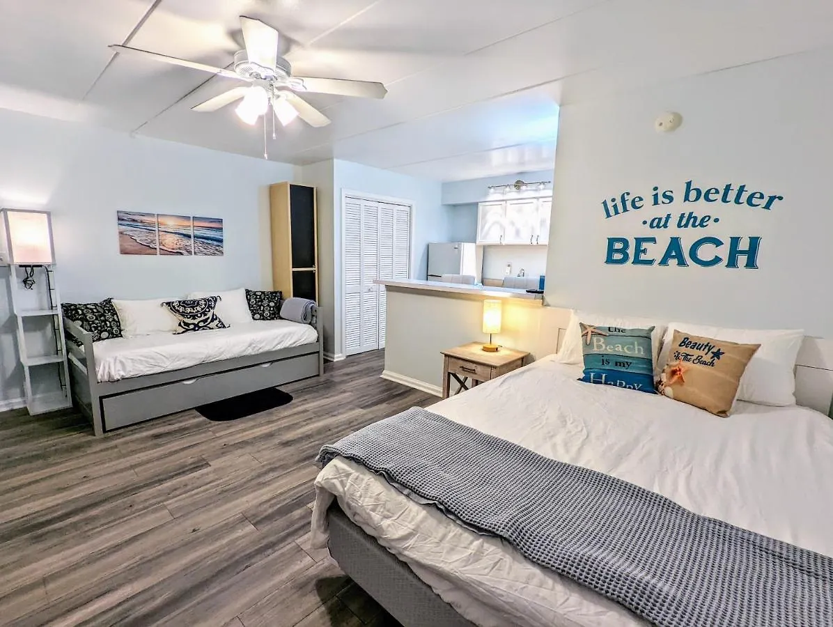 Апартаменты Renovated, Oceanfront Building, Boardwalk, Pool, Beach, 4 People, Cozy Studio Unit, Walk Right Out No Elevator, Kitchen, Restaurant Вирджиния-Бич