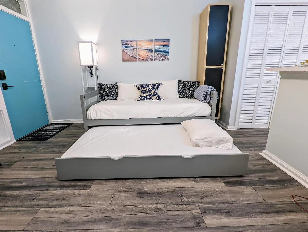 Апартаменты Renovated, Oceanfront Building, Boardwalk, Pool, Beach, 4 People, Cozy Studio Unit, Walk Right Out No Elevator, Kitchen, Restaurant Вирджиния-Бич США