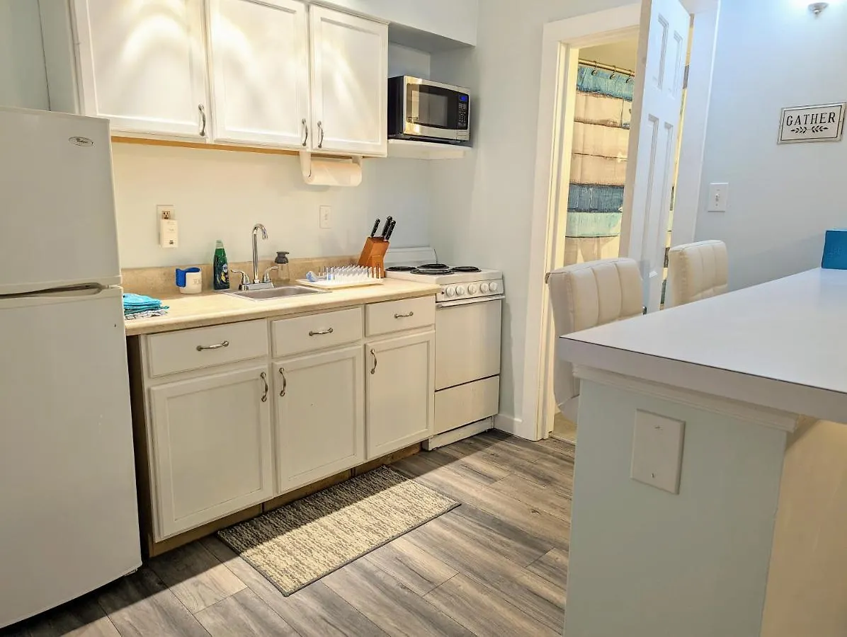 Апартаменты Renovated, Oceanfront Building, Boardwalk, Pool, Beach, 4 People, Cozy Studio Unit, Walk Right Out No Elevator, Kitchen, Restaurant Вирджиния-Бич