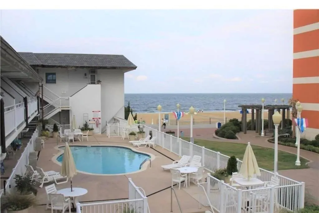 Oceanfront Studio: Boardwalk Retreat with Pool Apartment Virginia Beach